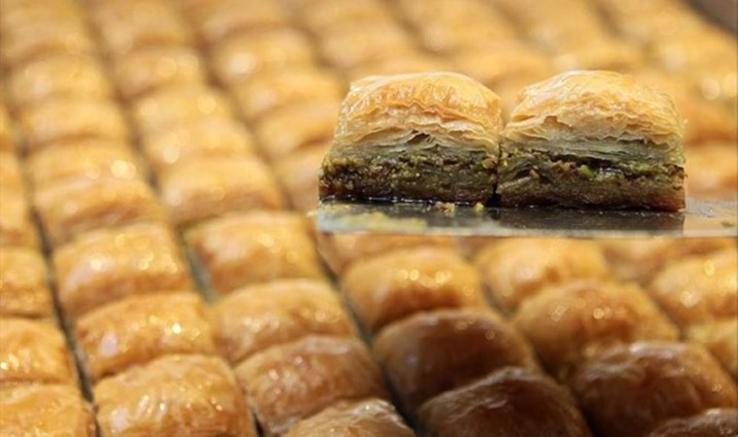 baklavalik-ve-cerezlik-fistigi-bir-de-dolu-vurdu-bu-yil-fistik-cok-az-olacak-xITRqVHv.jpg