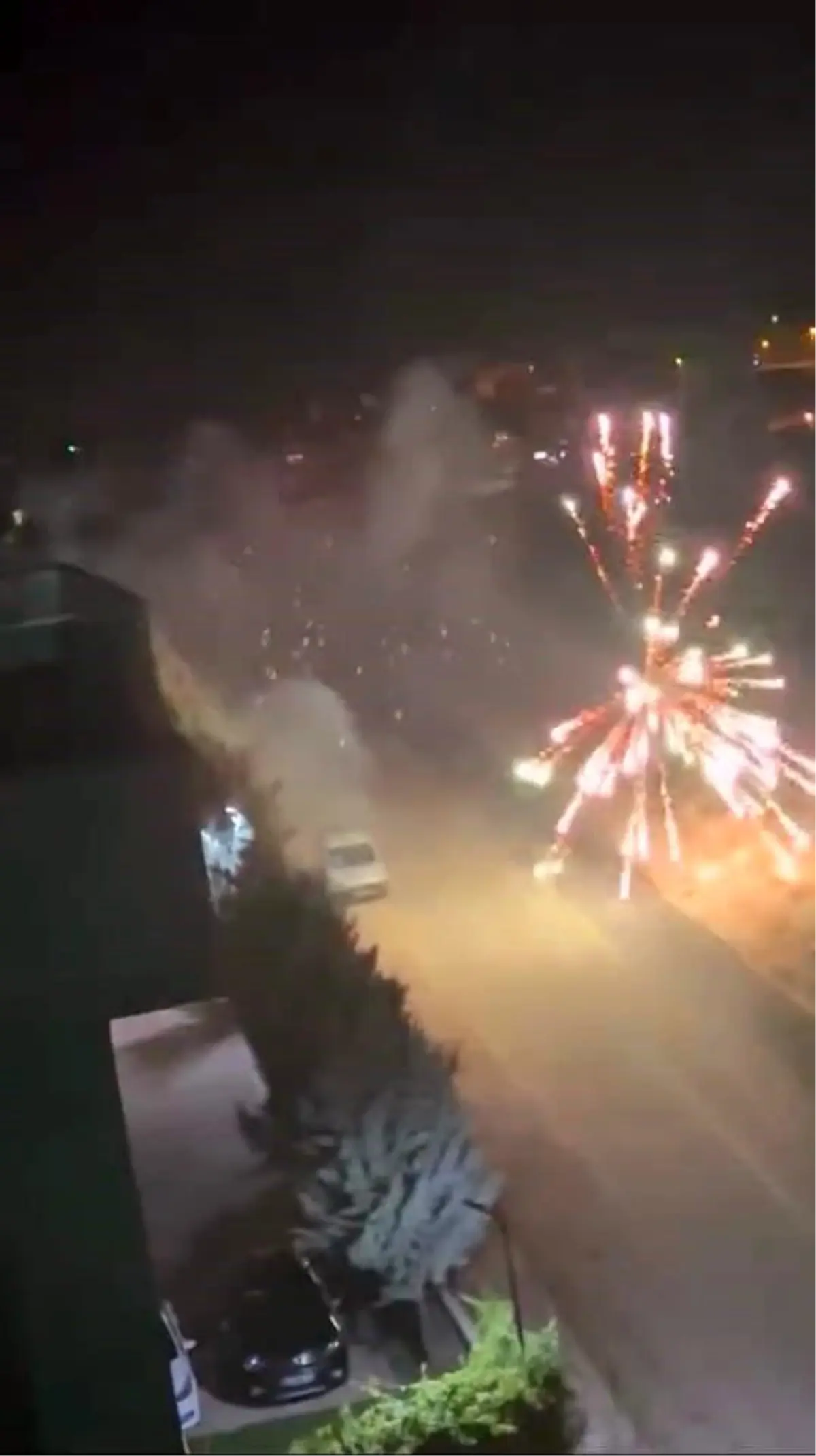 havai fisekler yangin cikardi 9cl4WRI5