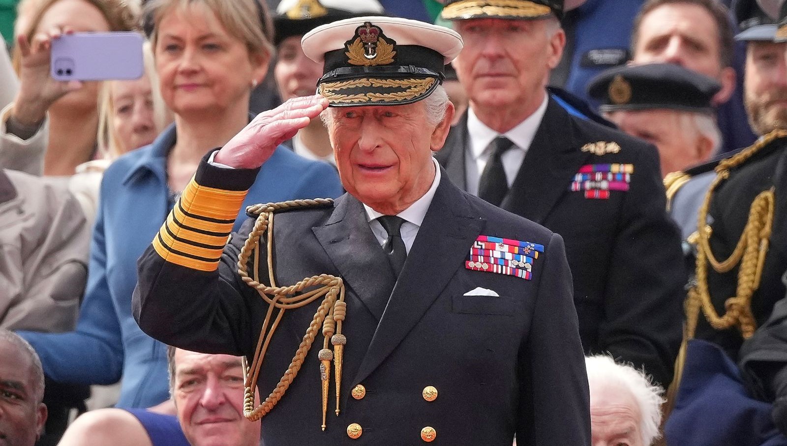 kral charlesin kara yili populeritesi rekor seviyede dustu V9h3PE3L