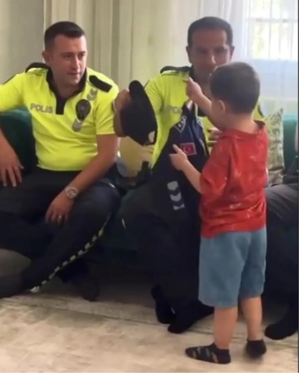 minik goktugun polis olma hayali gerceklesti Z1IT5ldy