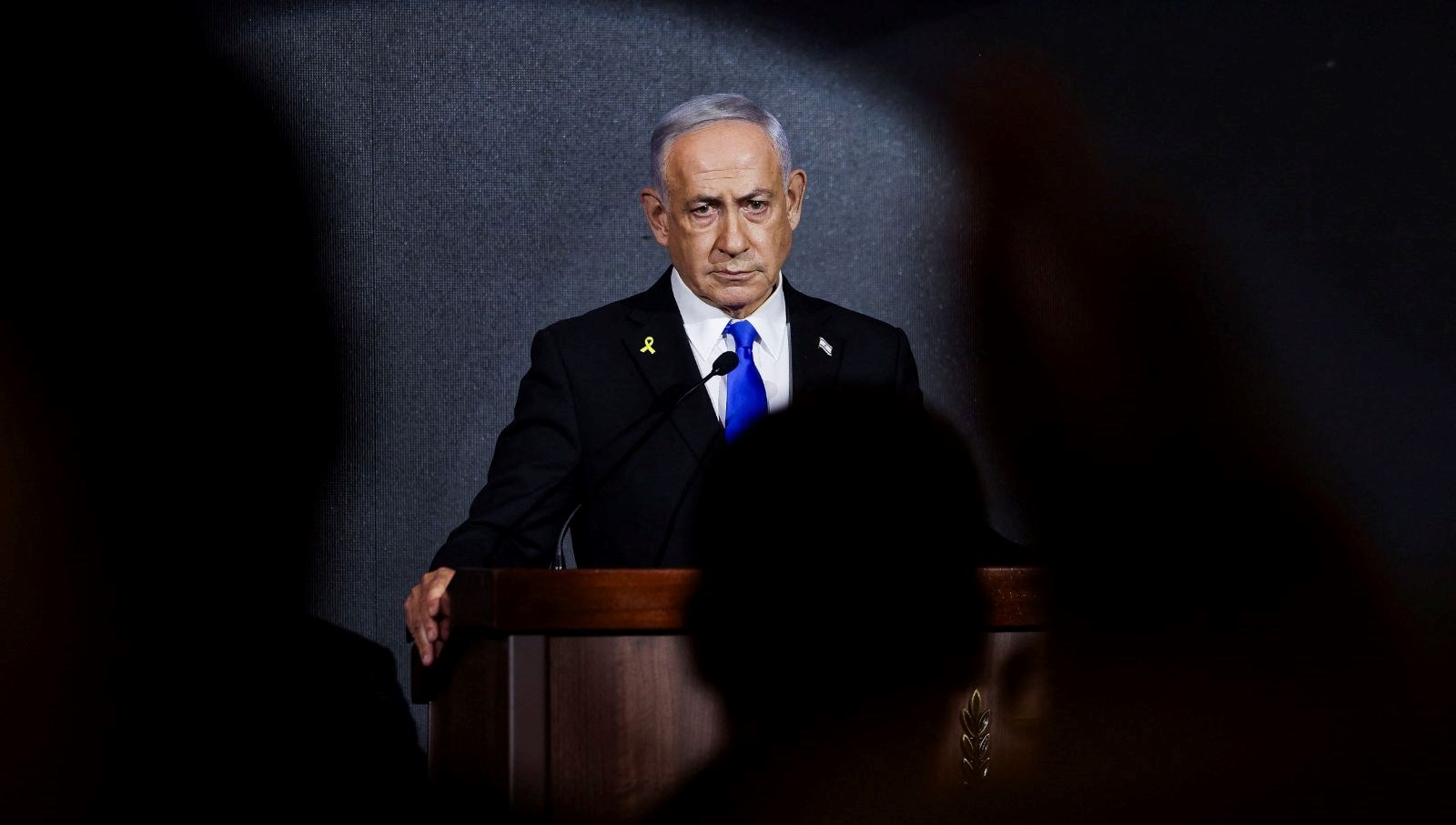 netanyahunun evinin onunde toplanan yuzlerce israilli esir takasi anlasmasi talep etti Jgw732he