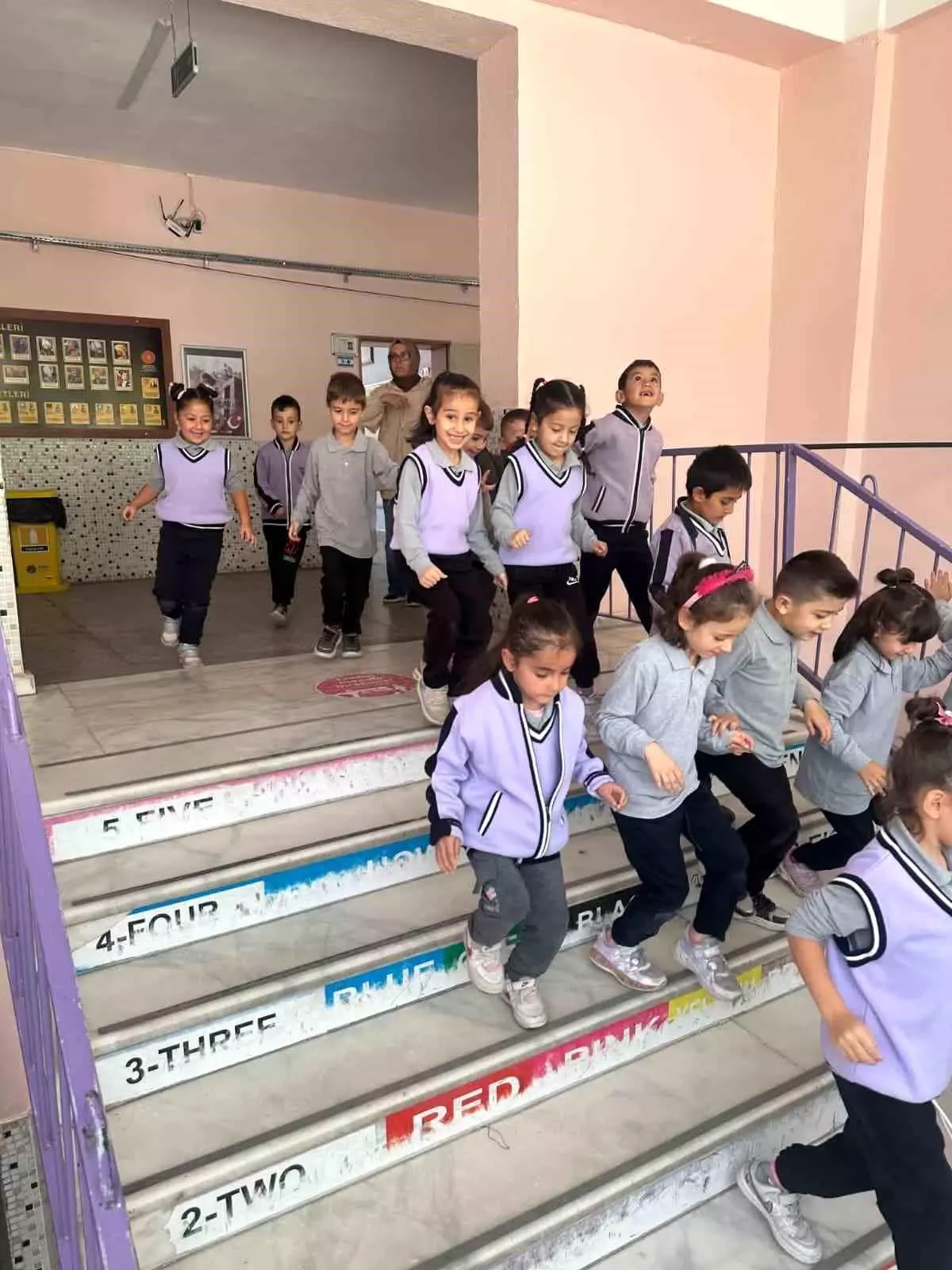 cumhuriyet ilkokulunda afet tatbikati gerceklestirildi in1ygT4Y.jpg