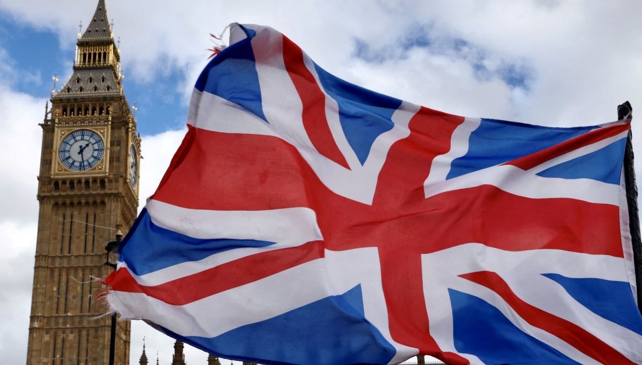 ingilteredecamiye saldiri icinde iki kisi varken atese verdiler HjWgwIZV