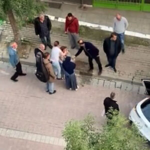 istanbulda fren yerine gaza basan surucu kaza yapti ztgEltiB.jpg