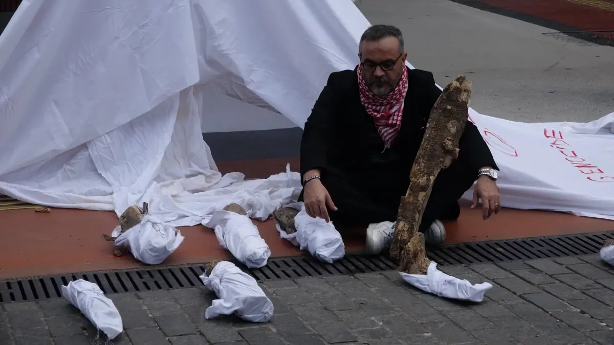 kemal saglamdan gazzeye dikkat cekme eylemi sGiQzyuW