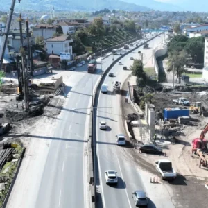 kocaeli basiskelede fore kaziklar cakiliyor zPzCawCz.webp