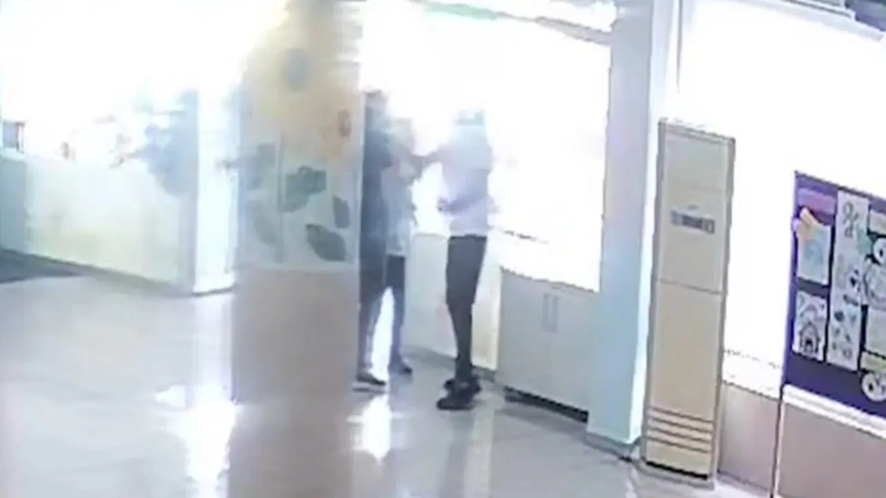 ogretmene okulda siddet o veli tutuklandi 1skJOHcT.jpg