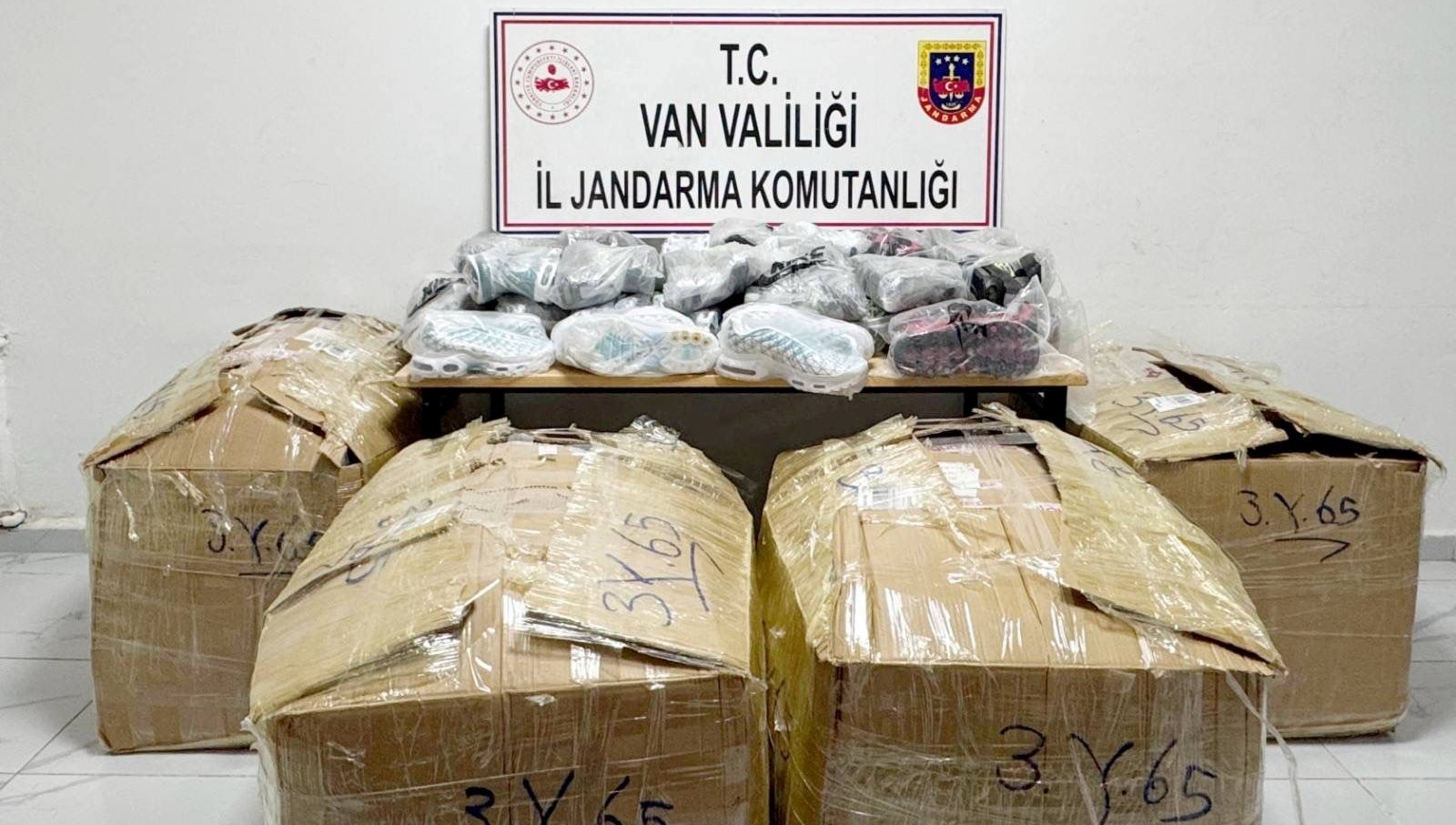 piyasa degeri 1 milyon 235 bin liravanda gumruk kacagi operasyonu 5vFNrcl4.jpg