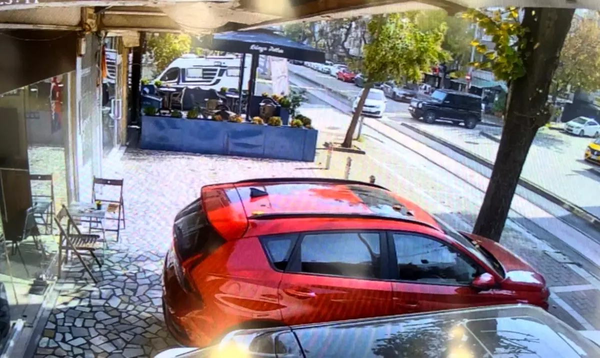 bursada luks arac kazasi tatlici dukkanina dalmanin esiginden donuldu dYJrfWK1.jpg