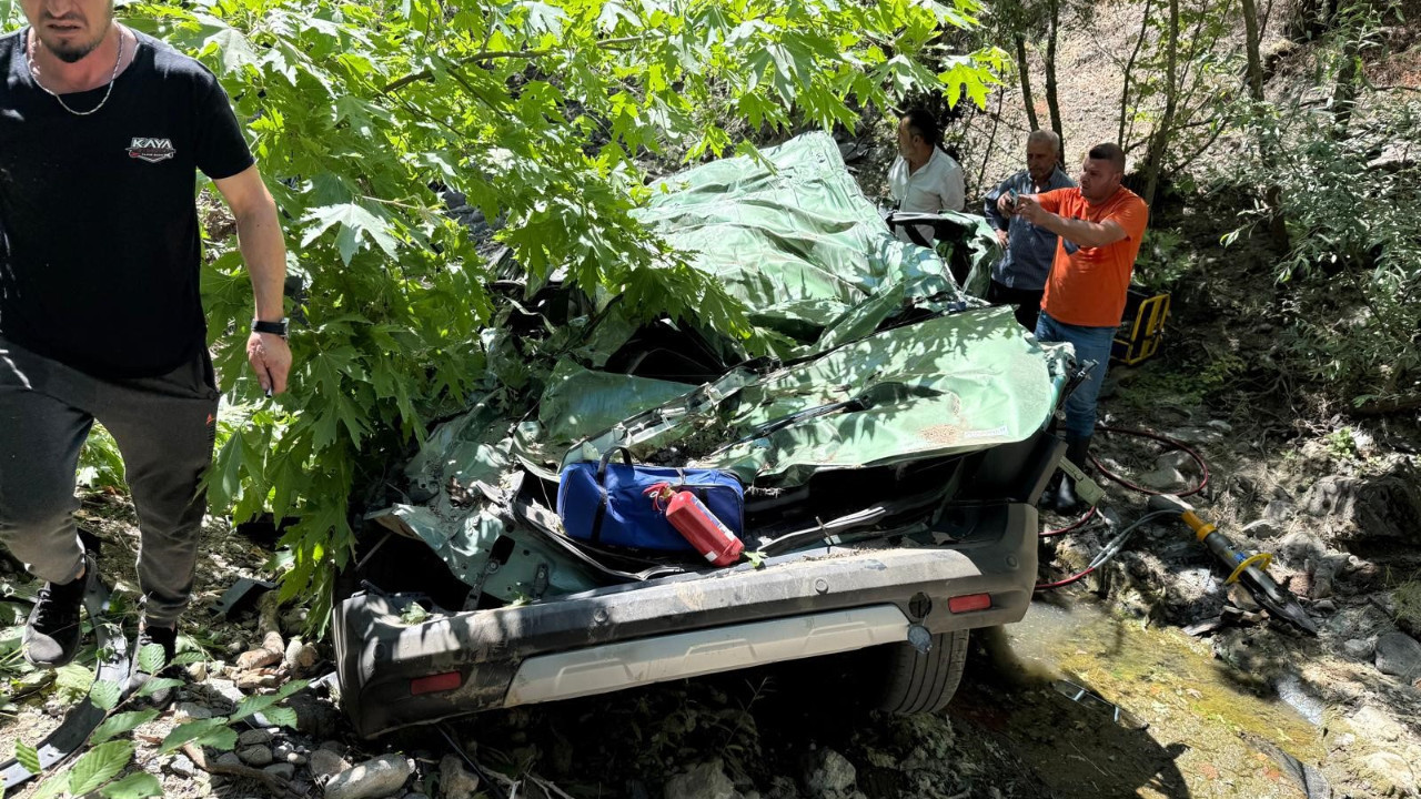 Canakkalede feci kaza 2 kisi hayatini kaybetti vXJupJn5